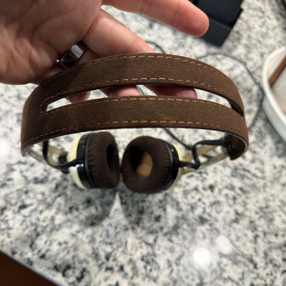 Sennheiser Momentum On-Ear Wireless Headphones – Ivory – Noise Cancelling - EUC